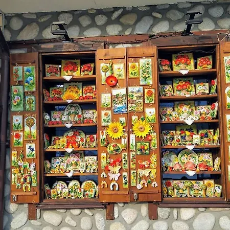 Large Gondola - Center, Neon 아파트 반스코